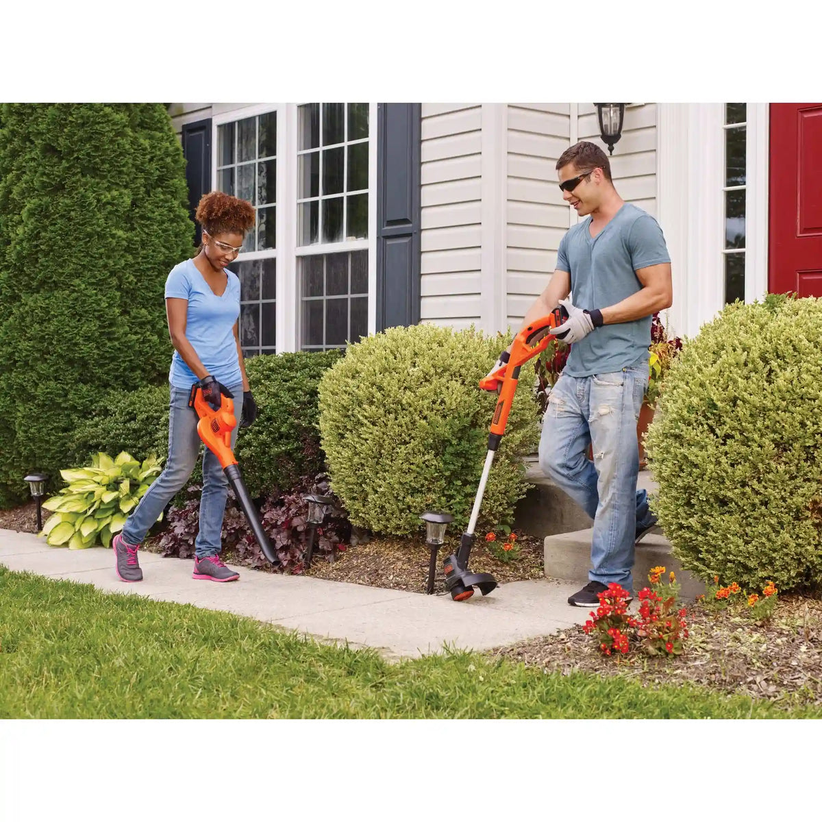 20V MAX* POWERCONNECT™ Cordless 10 Inch String Trimmer/Edger and Leaf Blower Combo Kit with 2 Batteries, Battery and Charger Included